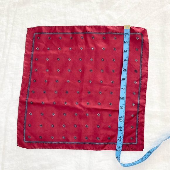 ✨Host Pick✨ Oscar De LaRenta Silk Pocket Square - Picture 4 of 10